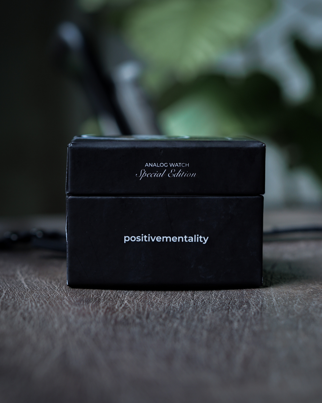 Numberless Analog Watch