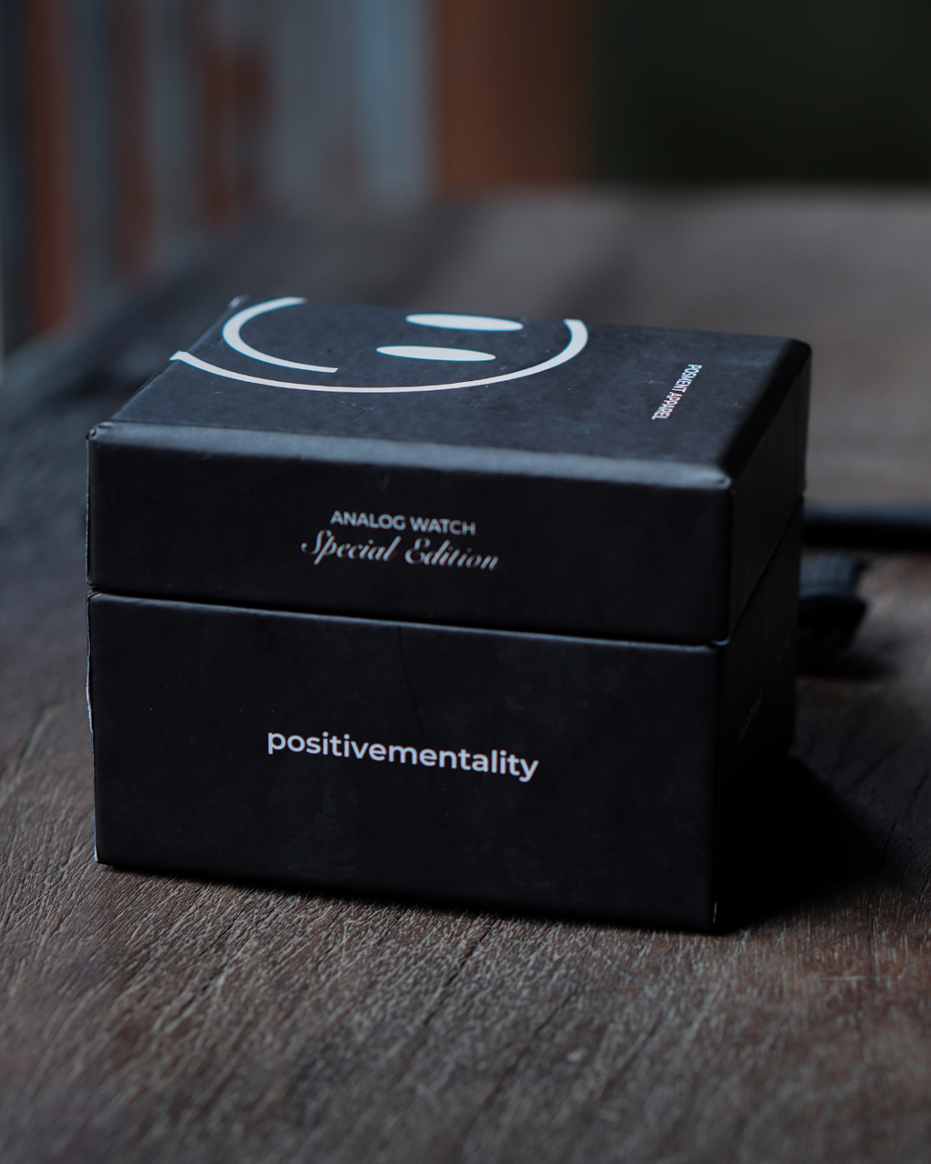 Numberless Analog Watch