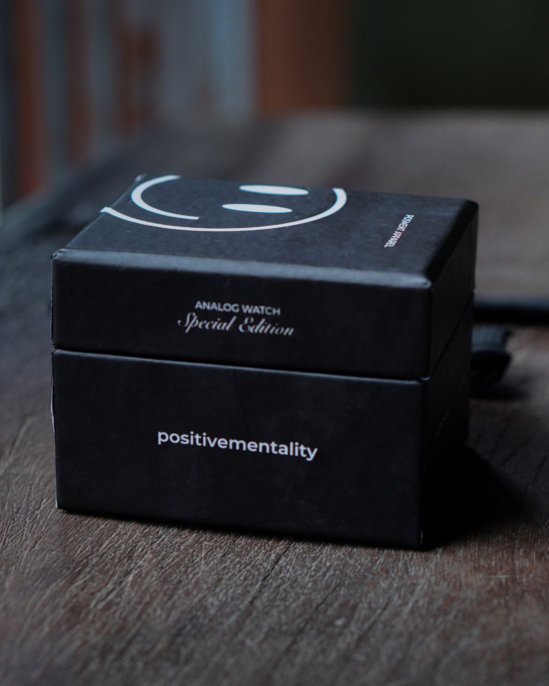 Numberless Analog Watch