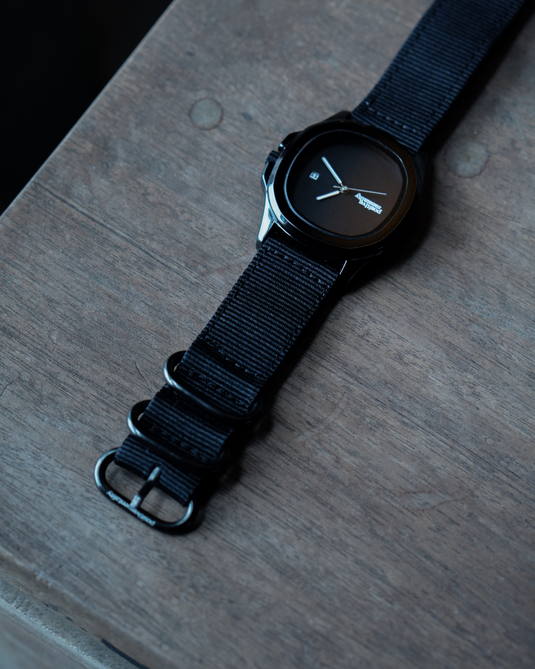 Numberless Analog Watch